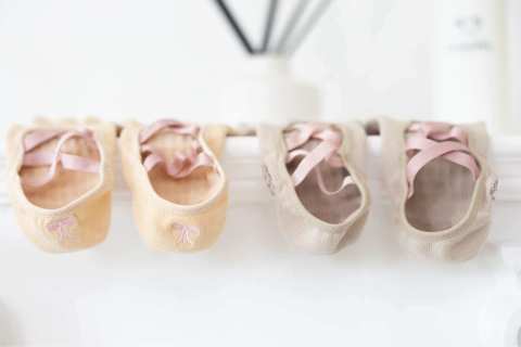 ROVA - Soft Petal grip socks (pilates socks/ถุงเท้าพิลาทิส) Image2