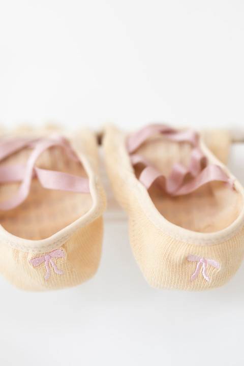 ROVA - Soft Petal grip socks (pilates socks/ถุงเท้าพิลาทิส) Image3