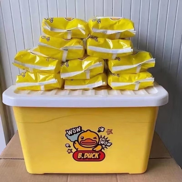 พร้อมส่ง ทิชชูเปียก 10 ห่อ (ห่อละ 80 แผ่น) แถมฟรีกล่องใส่ของอเนกประสงค์สุดน่ารัก ลายเป็ด ลายผึ้งsf90