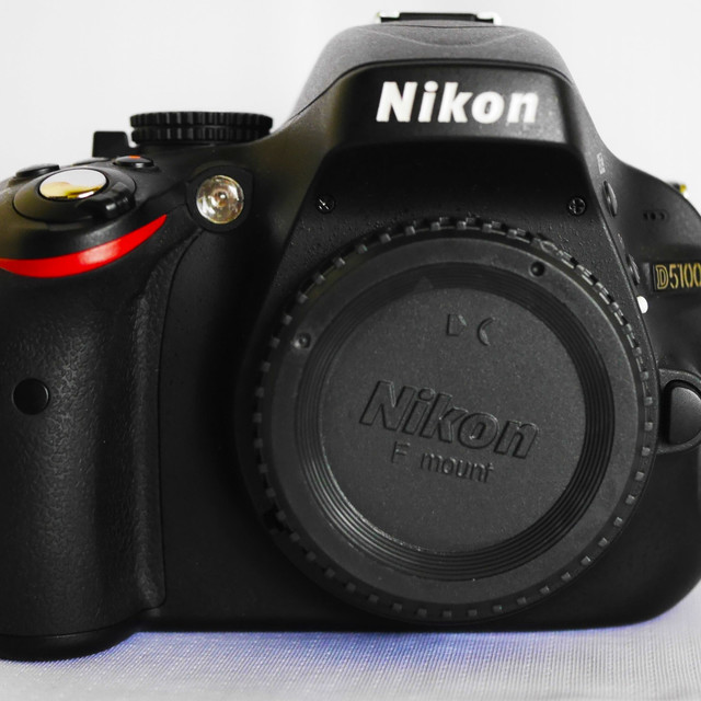Nikon D5100 ตัวกล้อง HD movies (1080p 720p or WVGA)สามารถใช้ระบบโฟกัสแบบออโต้ได้ตลอดเวลา 4 fps มีลูกเล่นสำหรับสร้างสรรค์ภาพอีกมากมายในโหมดถ่ายภาพและภาพเคลื่อนไหว used