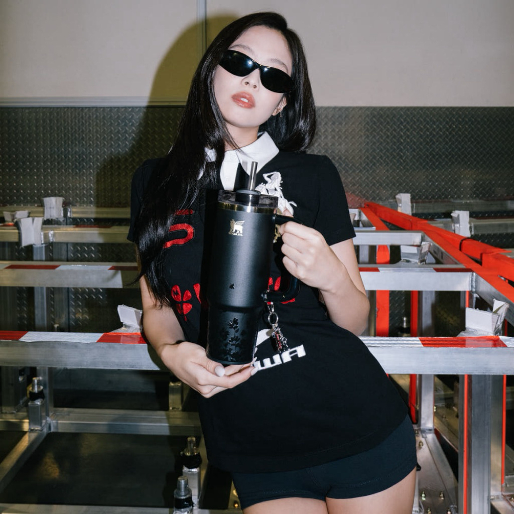 Stanley 1913 x JENNIE Quencher Luxe Tumbler 335ml / 887ml Midnight Ruby | Shopee Thailand