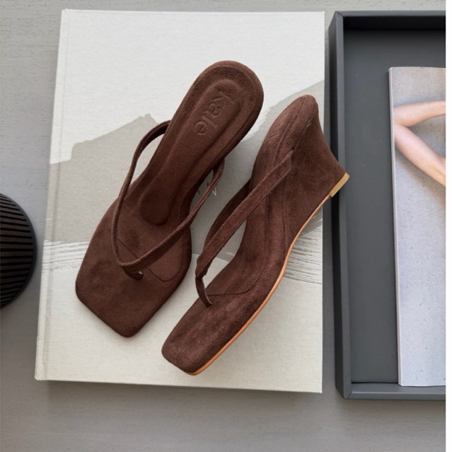 (แนะนำ +1 ไซส์)KALE - รองเท้าส้นตึก รุ่น Zoe Wedge สูง 3 นิ้ว หนังนุ่ม ใส่สบาย | Shopee Thailand