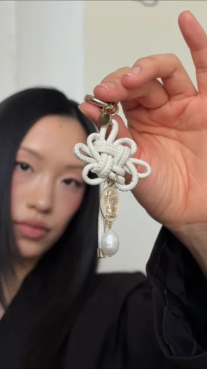 Harmenstone - พวงกุญแจชาร์มพระแม่กวนอิมพันกร | The Thousand Guan Yin Bag Charm | Lazada Thailand