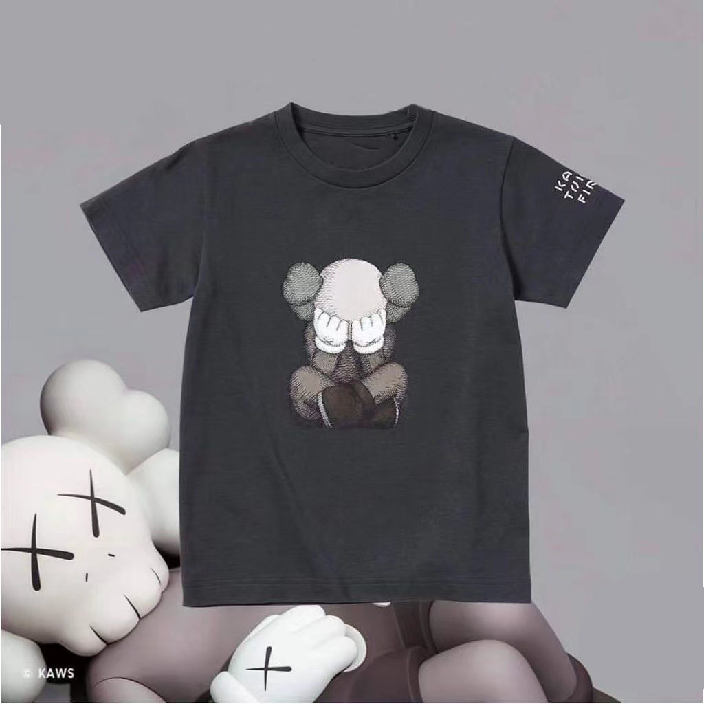 *พร้อมส่งในไทย*KAWS TOKYO FIRST X UNIQLO UT แท้💯%