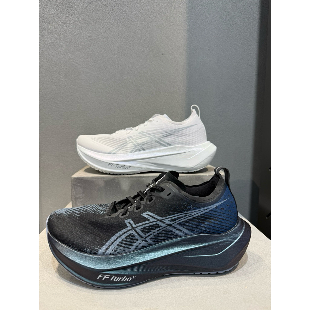 asics megablast ของใหม่ จัดส่ง 10-15 ตค. มีสีดำ สีขาว ครับ