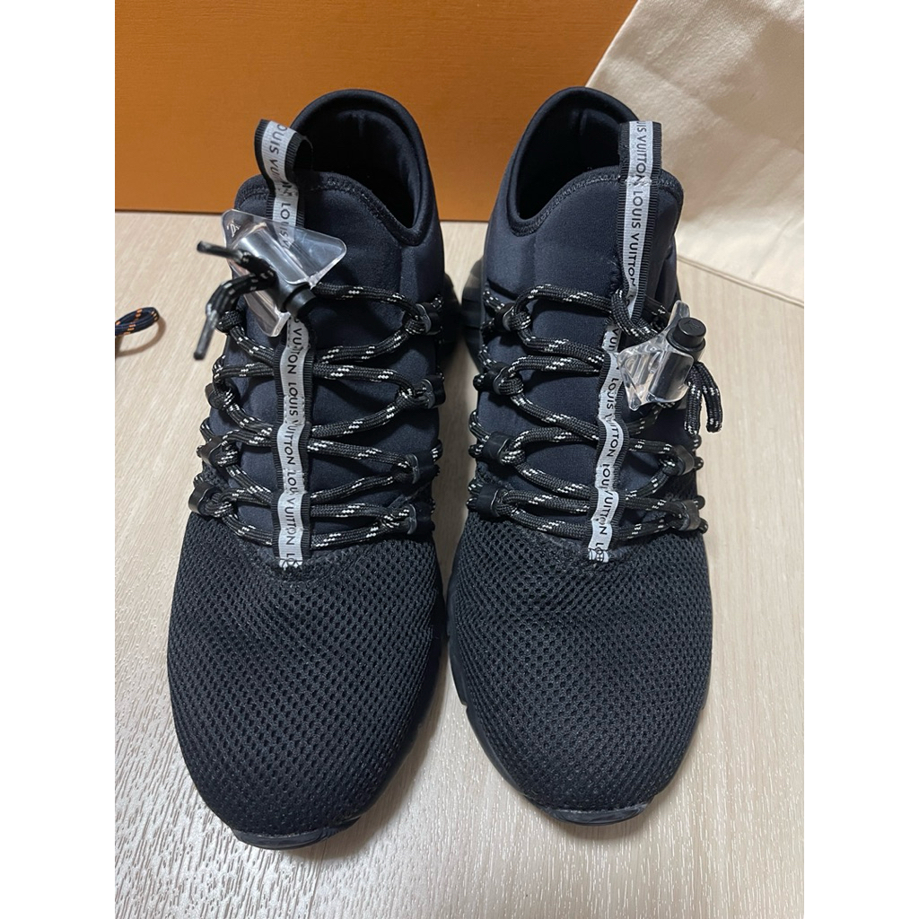 รองเท้า louis vuitton ขอสอง ของแท้ LV trainer used like new ของแท้‼️ เหมาะกับเท้า24.5-25.5 พร้อมกล่อง | Shopee Thailand