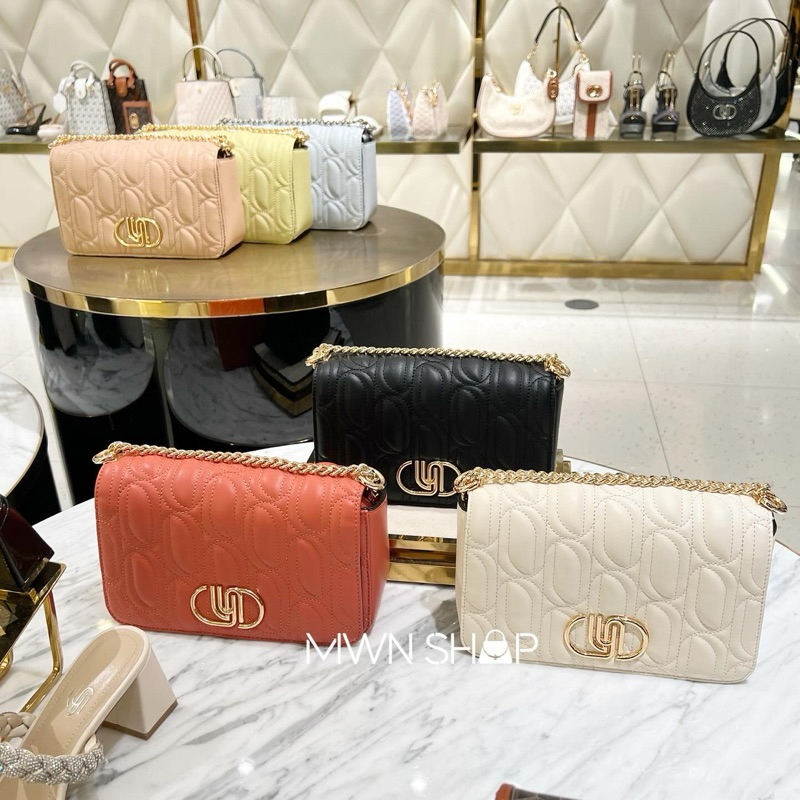 Lyn กระเป๋า มีโค้ดลด30% infinite moon crossbody m สะพายข้าง ของแท้จากชอป